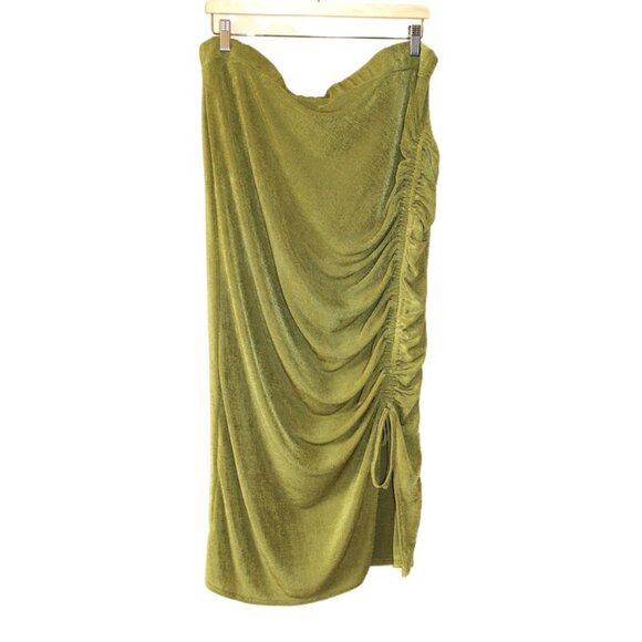 ASOS In The Style Plus, Ruched Detail Midi Skirt in Green (18) - Picture 2 of 12